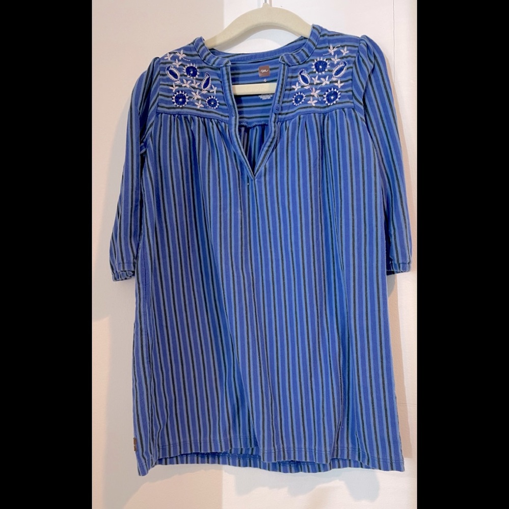 Adorable tunic dress. Size 4. Tea collection. Great condition.